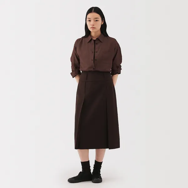 식물 유래 소재를 사용한 릴랙스 핏 셔츠