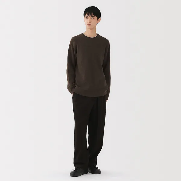 자연 그대로의 야크 크루넥 스웨터