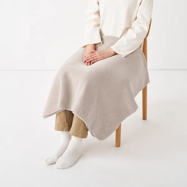 플리스 양면 사용이 가능한 담요 그레이지 80x130cm